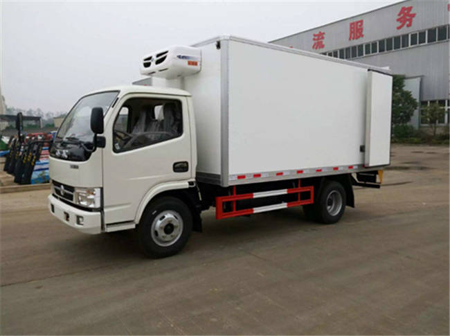 东风多利卡4米冷藏车（国